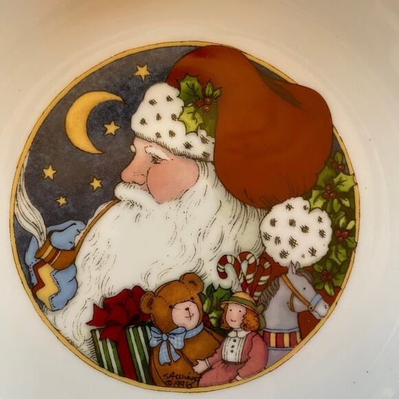 A Christmas Story 9” Porcelain Serving Bowl PRISTINE CONDITION - Picture 7 of 8